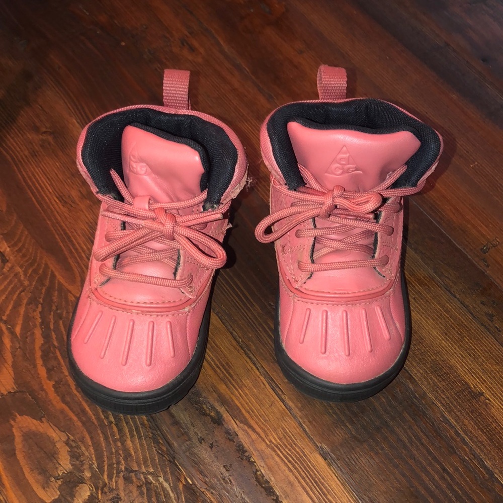 Nike ACG pink boots 6c